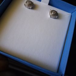 1/10 CTW Round Natural Diamond Earrings