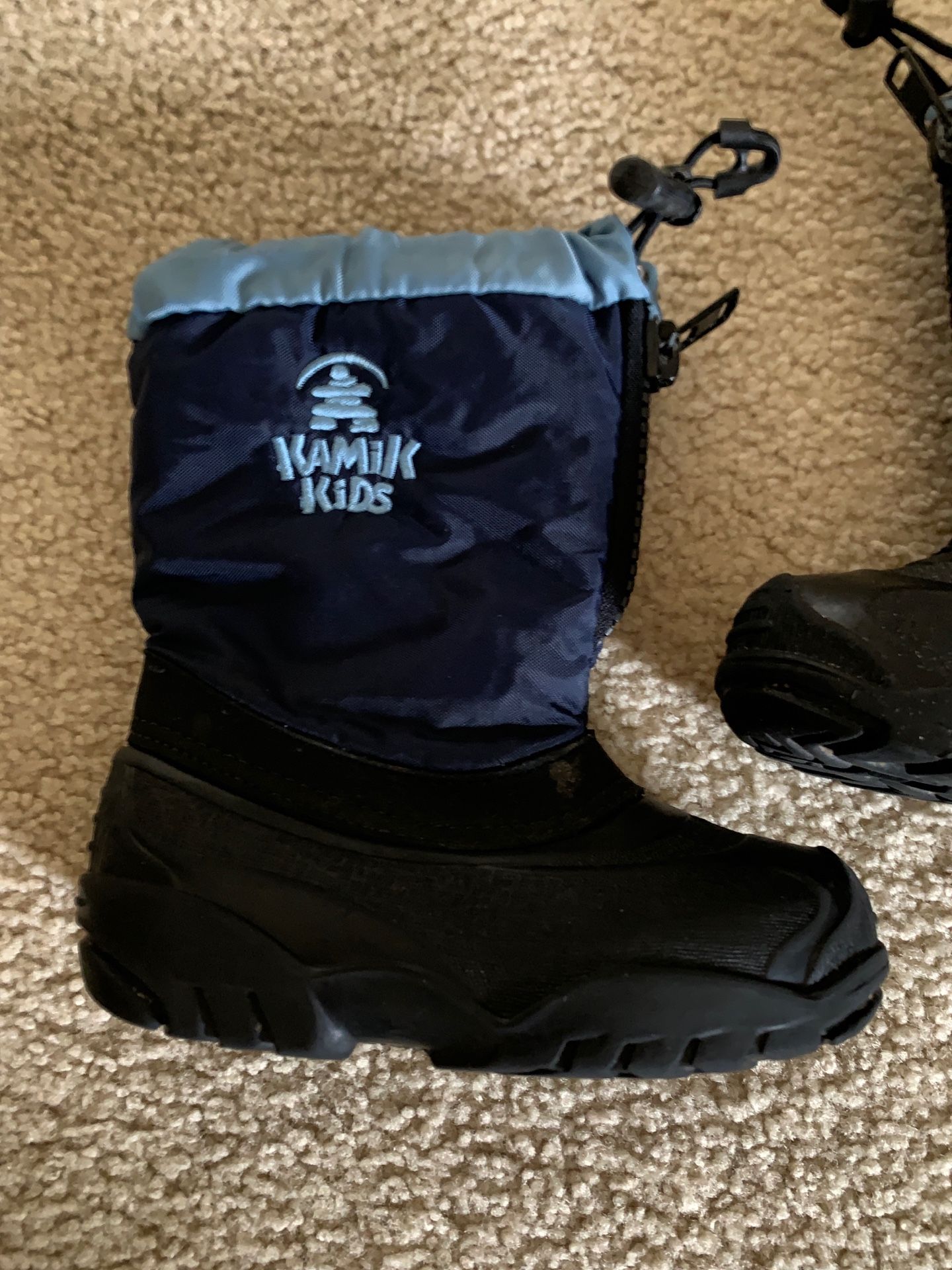 Kids snow boots size 9