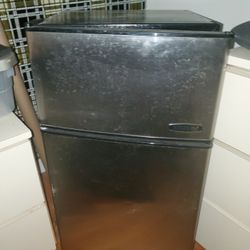 Small Refrigerator And Freezer 