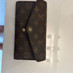 Authentic LV Sarah Wallet 