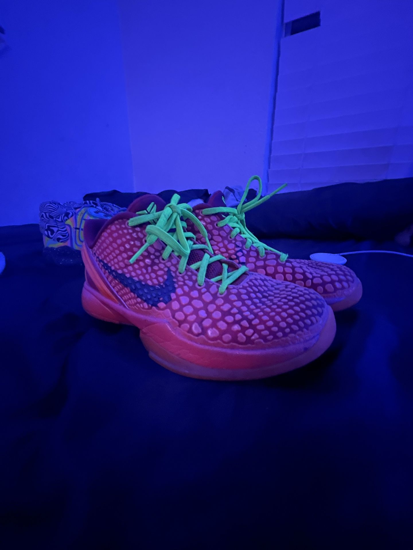 Reverse grinches Nike