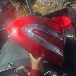 Mercedes LFT tailight 03-09 W209 CLK320 CLK350 CLK500 CLK 2003 to 2009.      Hablo Español SE vende
