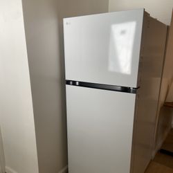 17.5 Cubic Feet LG Top-freezer Refrigerator (Energy Star Certified)