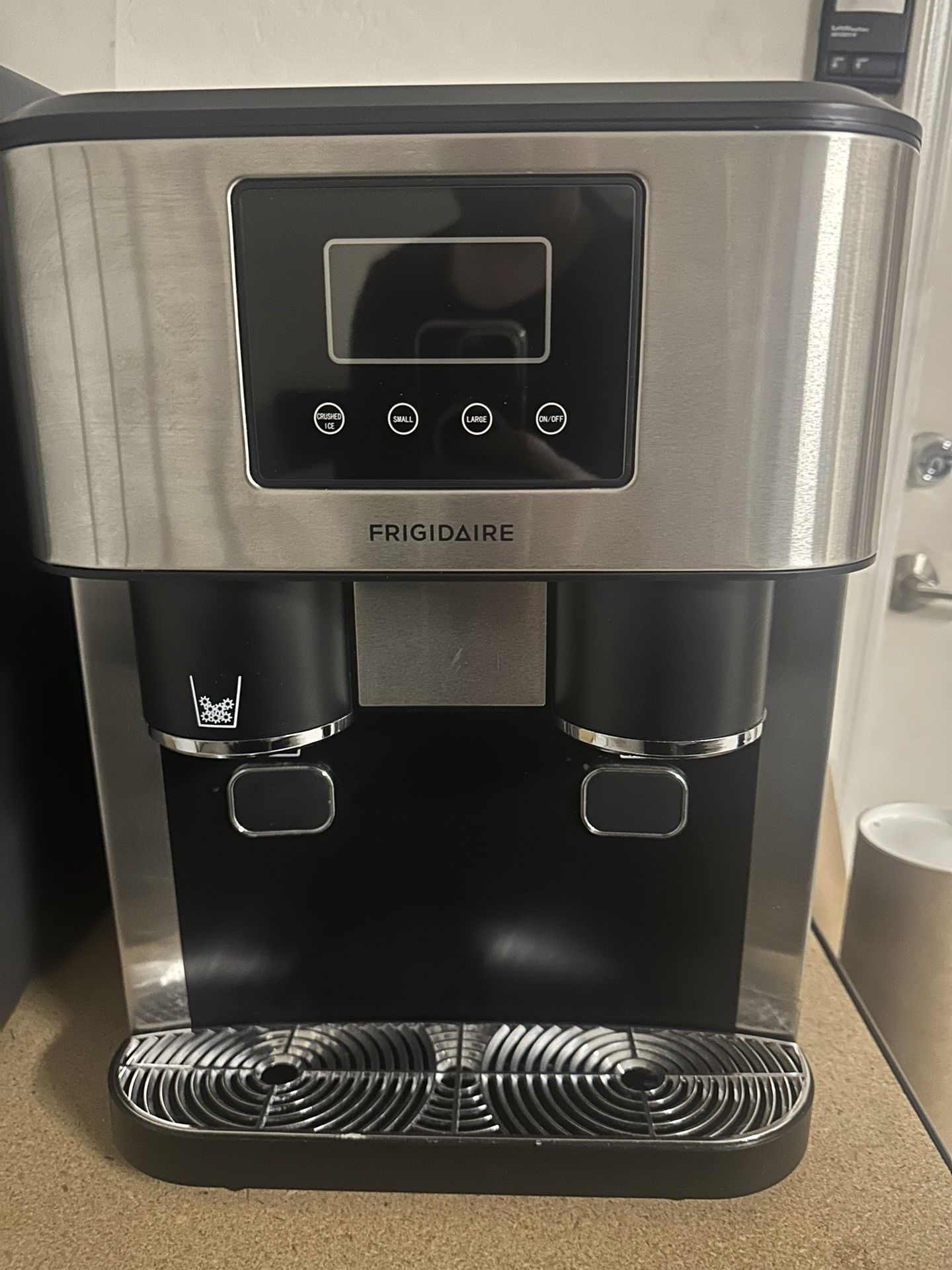 Frigidaire Water & Ice Dispenser