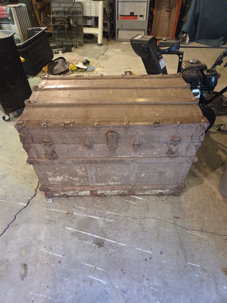 Old Trunk