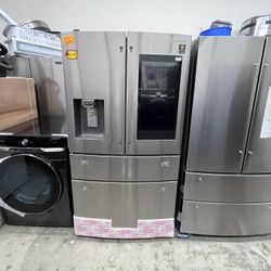 SAMSUNG STAINLESS STEEL FAMILY HUB REFRIGERATOR
