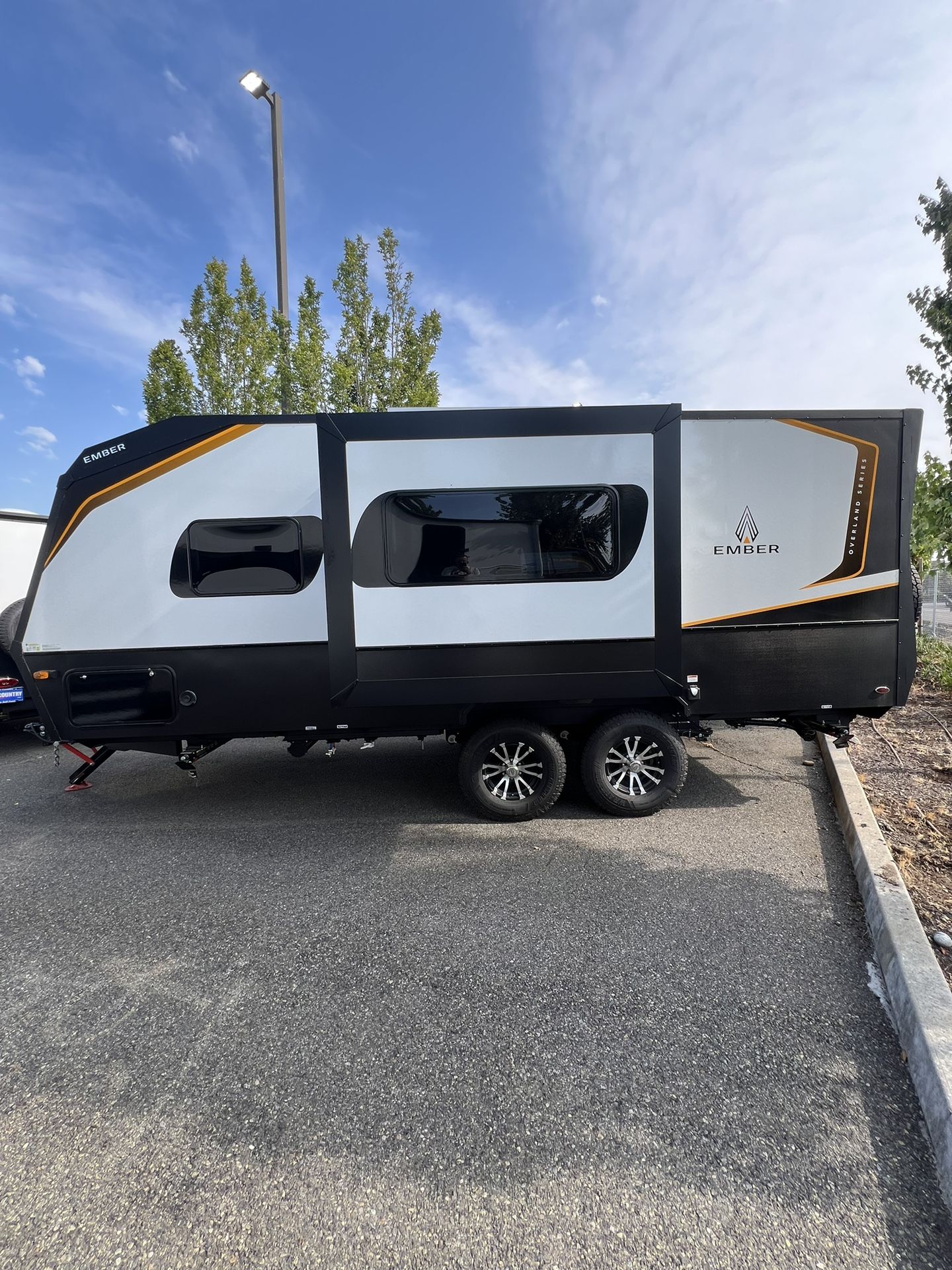 2023 EMBER OVERLAND 201FBQ
