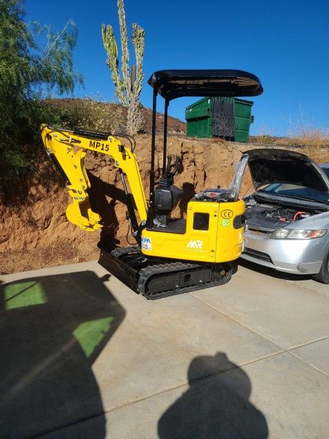 Mini excavator 15 HP 2024