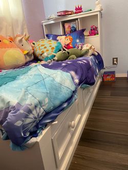 Cama para niño o niña twin cómo nueva
