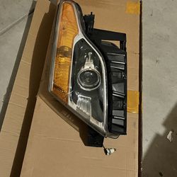 Left Headlight Ford Explorer
