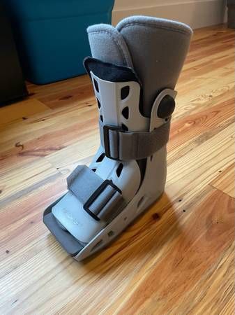 Aircast AirSelect Walker Brace/Walking Boot (Short) **NEW NEVER USED**
