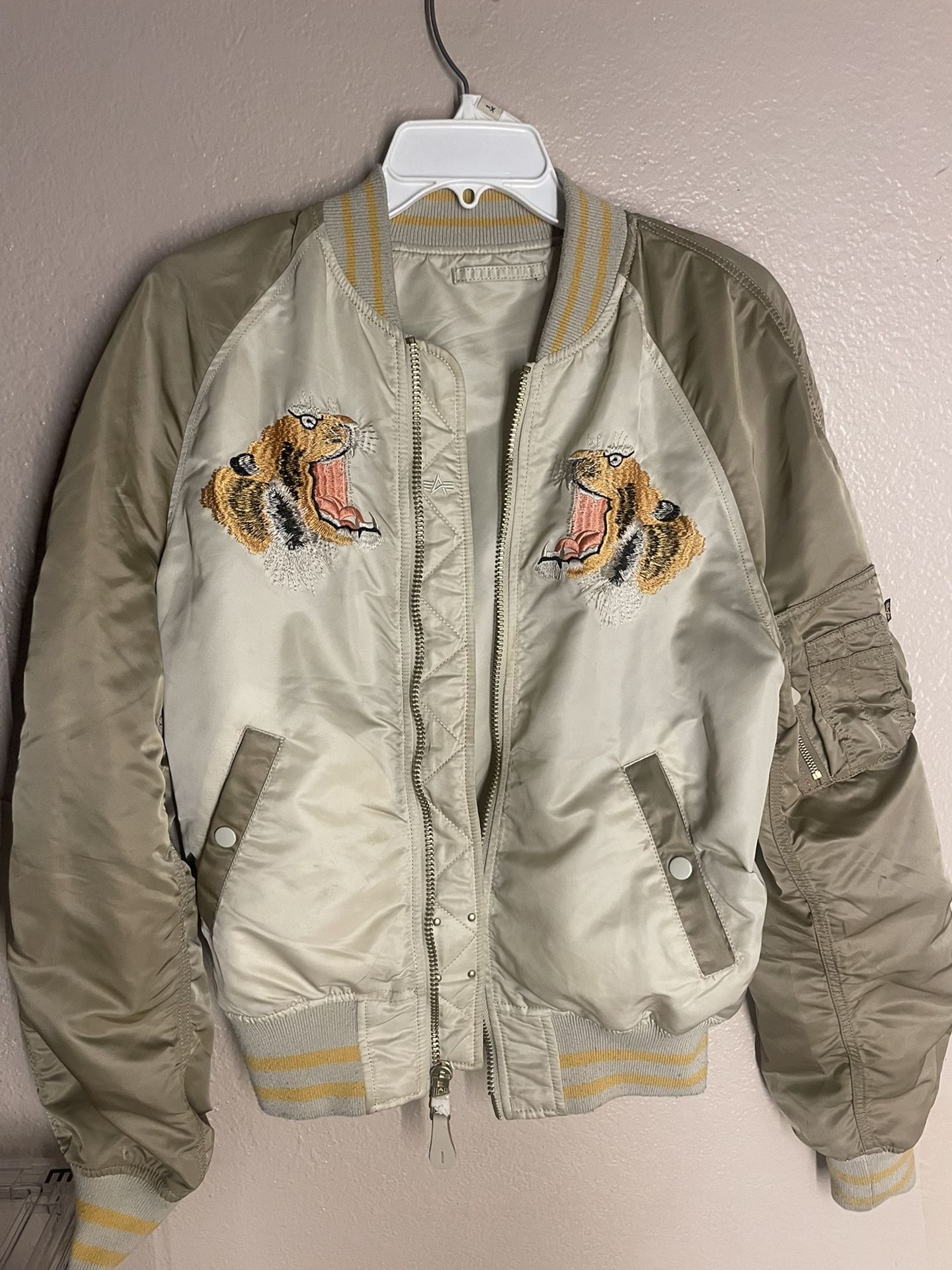 Limited Edition Alpha Industries L 2B Tiger Souvenir Bomber Flight
