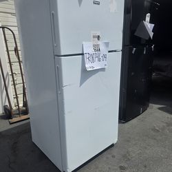 Hotpoint
15.6-cu ft Standard-Depth 28-in Wide Top-Freezer Refrigerator ( White) has small scratches