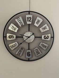31” METAL CLOCK
