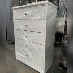 Dresser/ Five drawers dresser