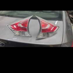 Nissan Rouge Taillights 