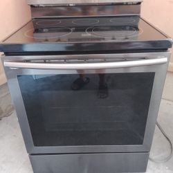 Nice Samsung Convection Oven/ Stove, Free Delivery And Setup 