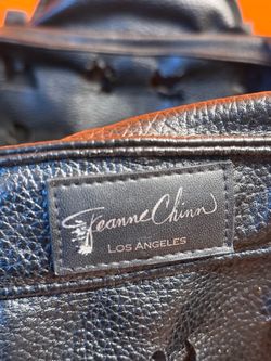 Dog bag with wheels and handle leather