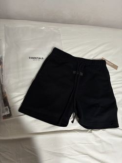 Black essential shorts