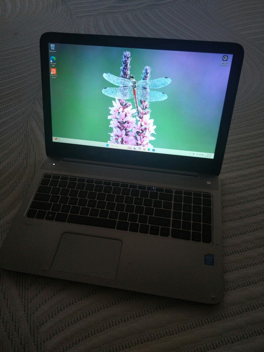 HP ENVY LAPTOP 15.3" TOUCH SCREEN WINDOWS 11 500GB 8GB RAM AND CHARGER