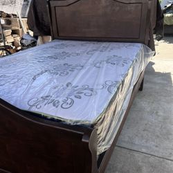 Bonita Cama Queen Size Madera Sólida Bien Reforzada 
