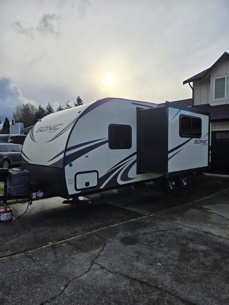 2018 Venture RV Sonic VBH220