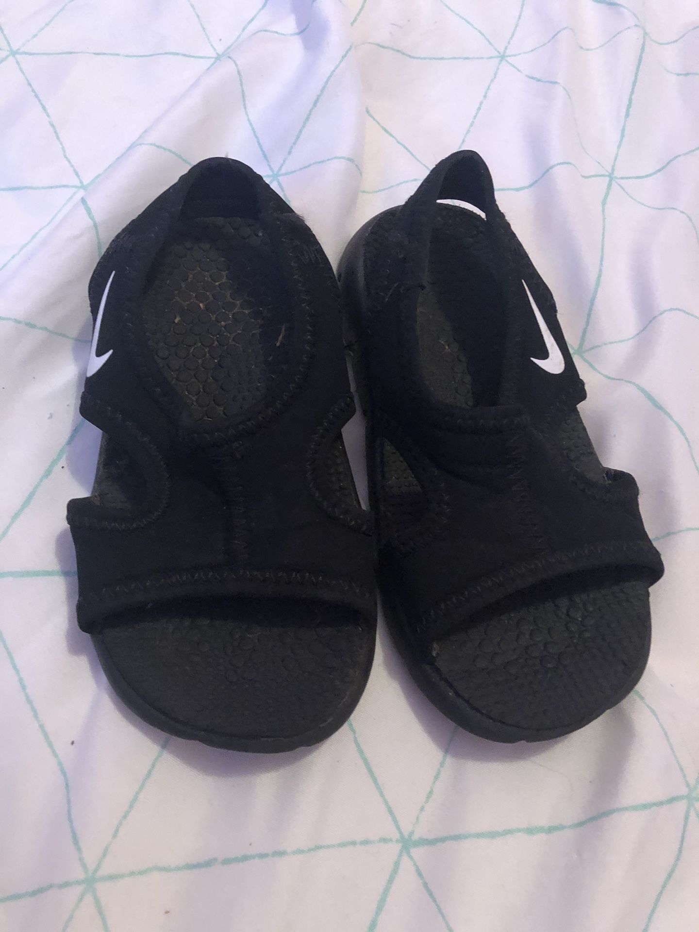 Nike sandals size 5