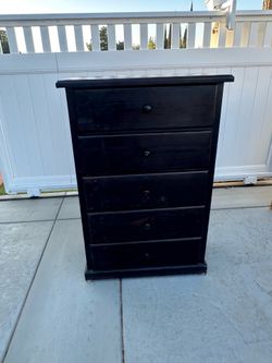 Black 5-Drawer Chest Dresser