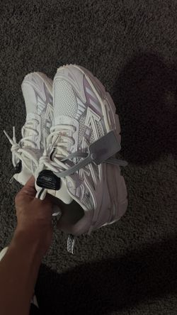 Off White “Be right back”’s