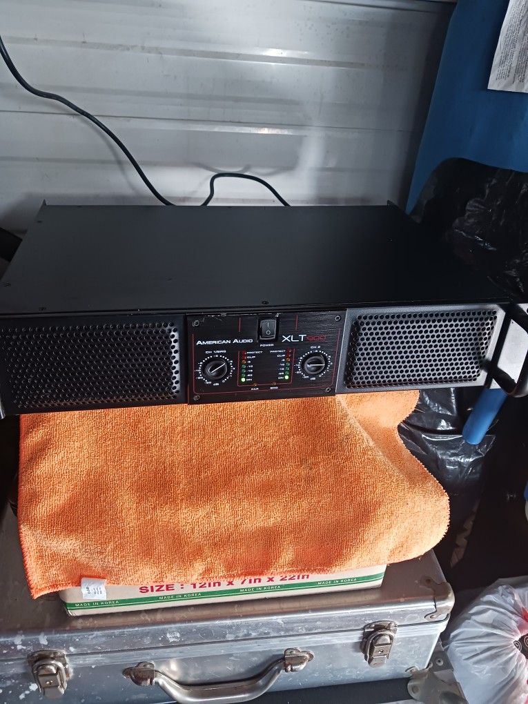 American Audio XLT 900 Power Amplifier