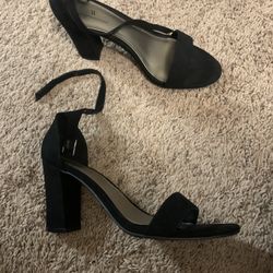 Black Heels Size 8.5 15$