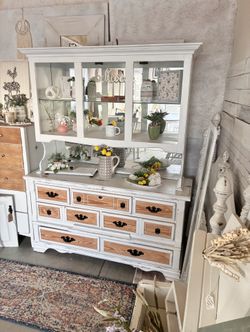 Buffet - Hutch - Dresser - Display Case