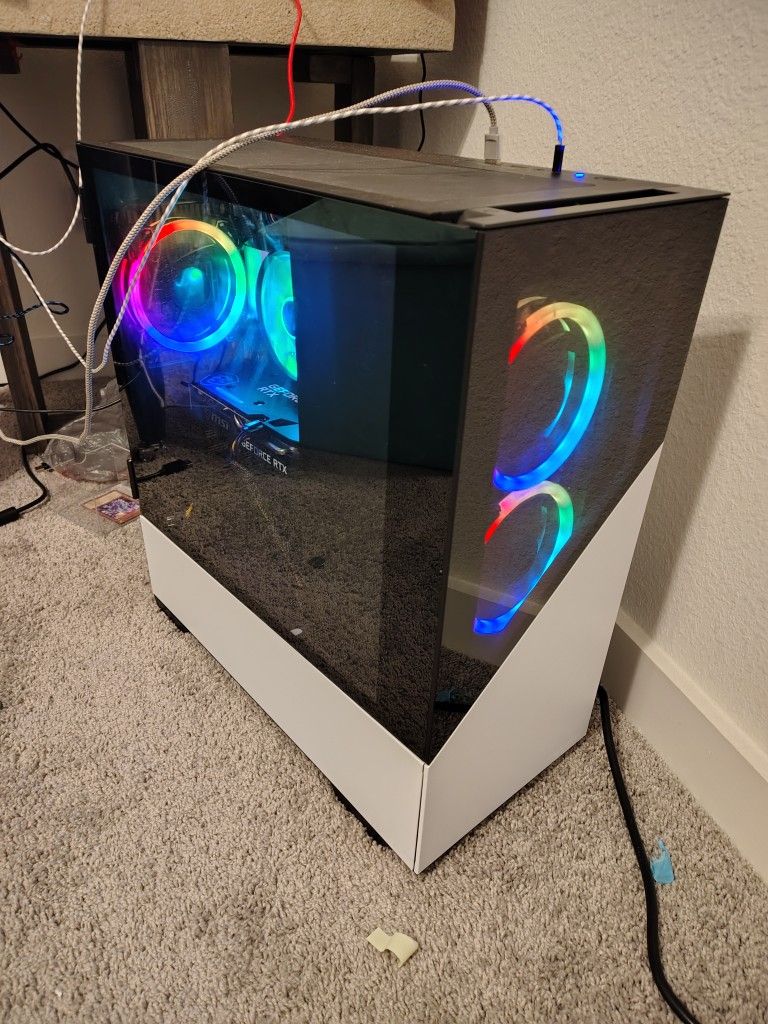 Gaming PC With Full Streaming Set Up