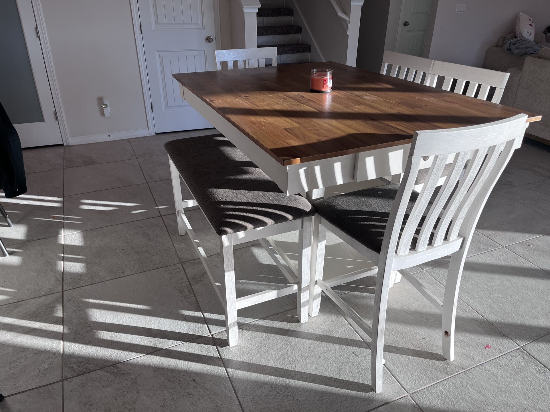 Dining Table w/4 Chairs & Bench