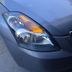 2009 Altima Headlight passenger side 