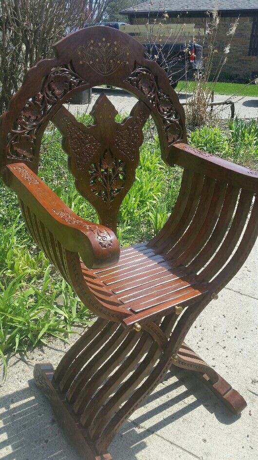 SAVANOROLA Antique King and Queen chairs