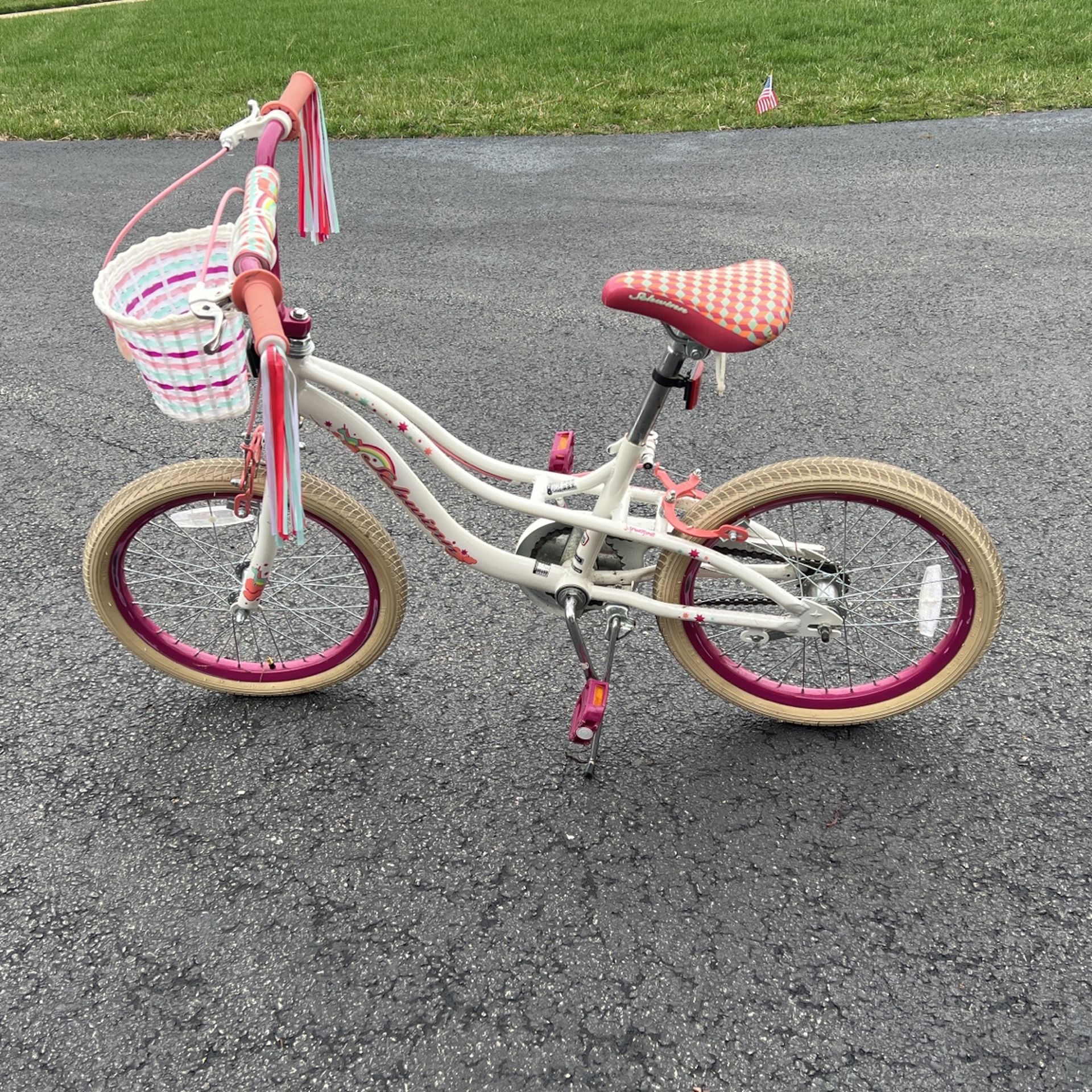 Girl’s Bike With Training Wheels