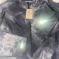 NIKE WINDBREAKER 