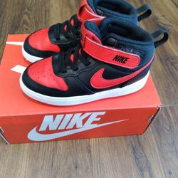 Nike Court Burrough Size 9C