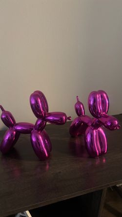 Pink balloon dog decor