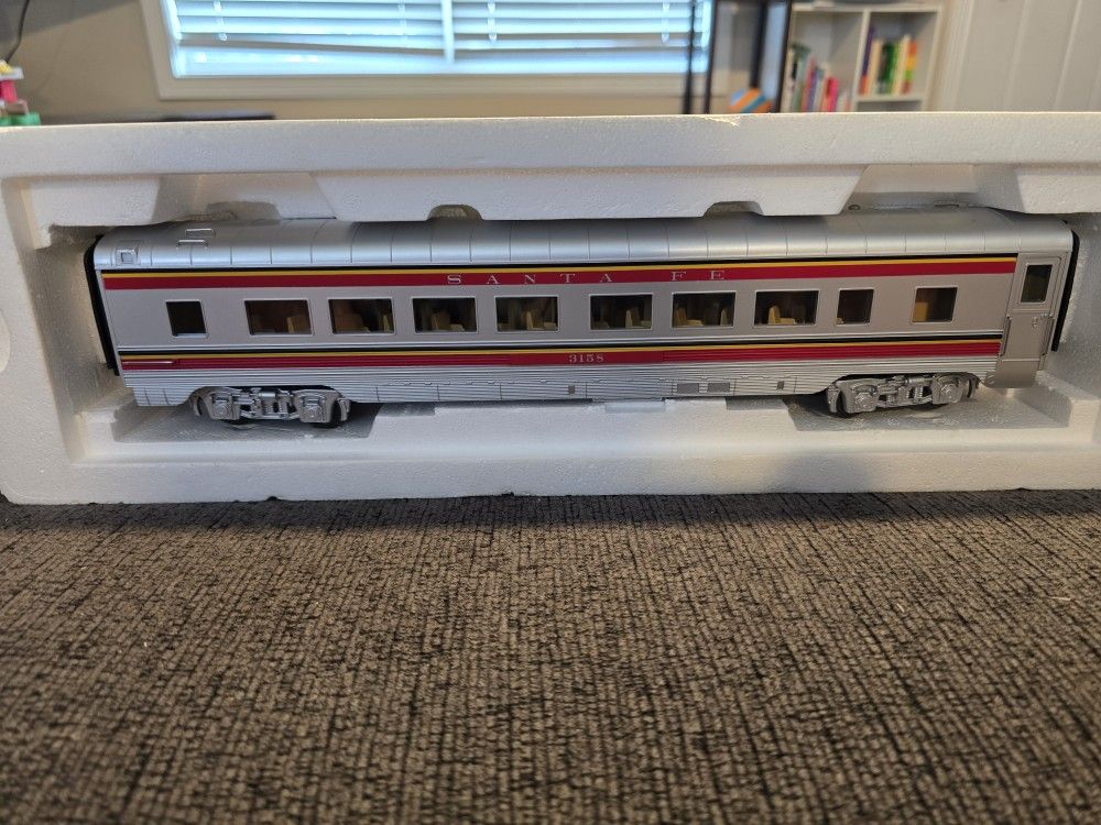 Sante Fe O Gauge Rail King 60' Streamlined Coach Car 30-6706 *BRAND NEW IN BOX*
