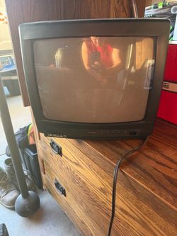 Symphonic 13” ST131D Color TV