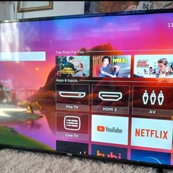55" TCL roku smart tv 4k great condition lost legs but come with wall mount set.  Great Quality Pic 