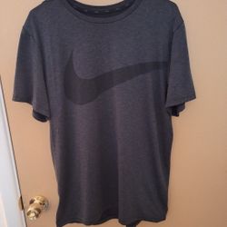 Nike Dri Fit Men's T-shirt Size Medium 