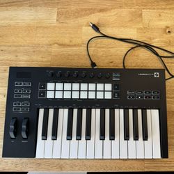 Novation Launchkey 25 MIDI Controller Keyboard