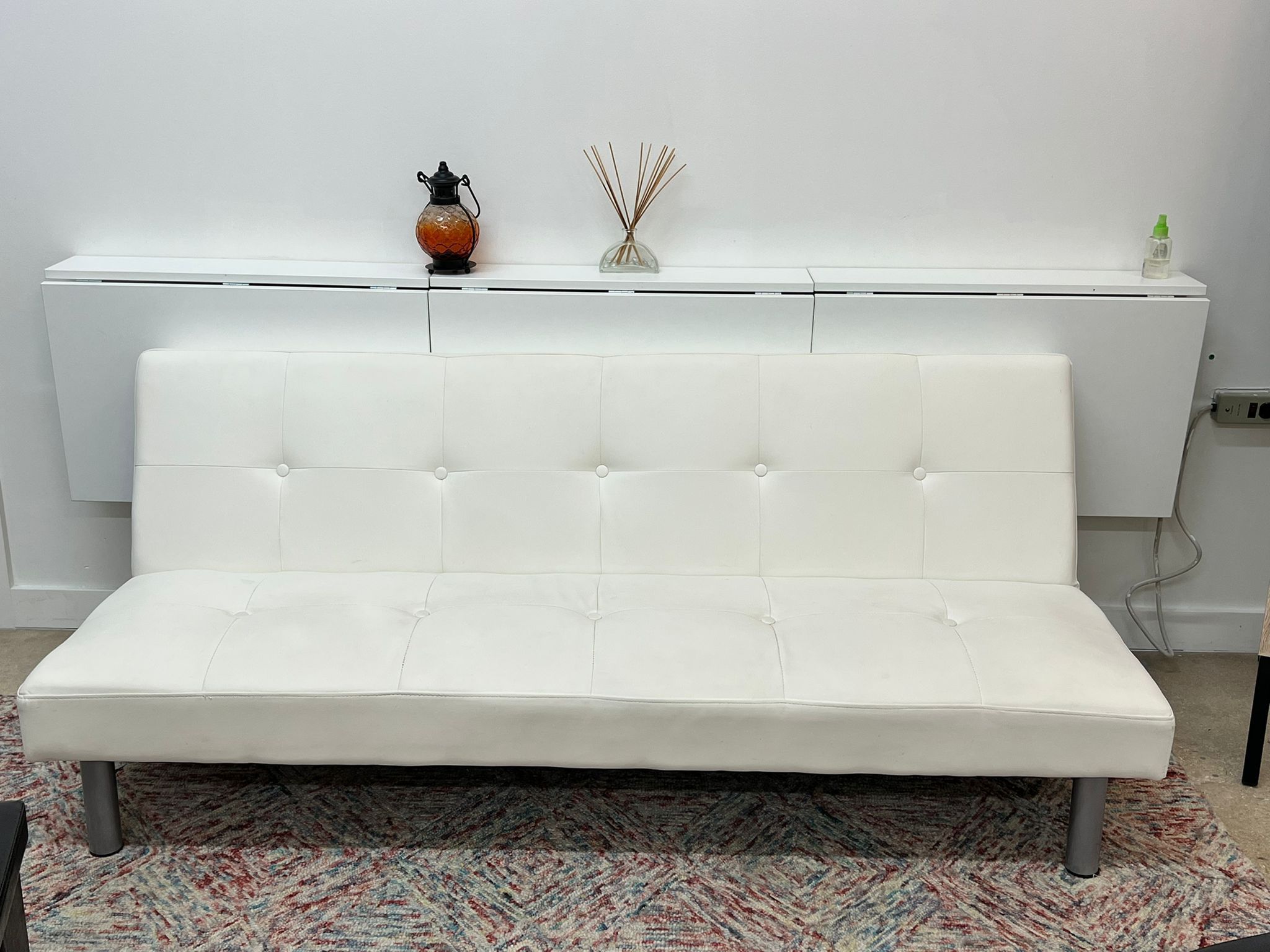 White leather sofa bed / Futon