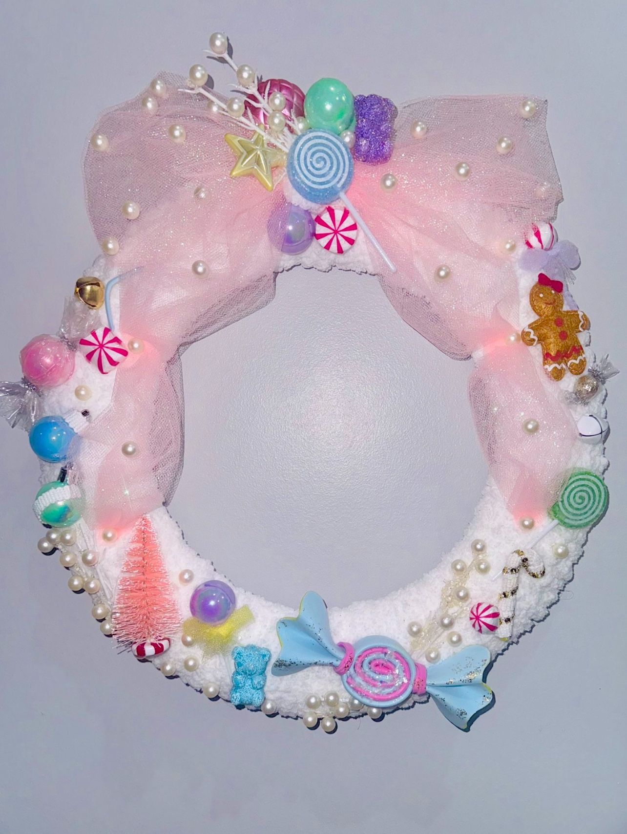 Candy’s 🍬 🍭20 Inch Christmas Wreath, Christmas Door Decorations Wreath , Christmas Balls, for Door Window Outdoor Home Decoration