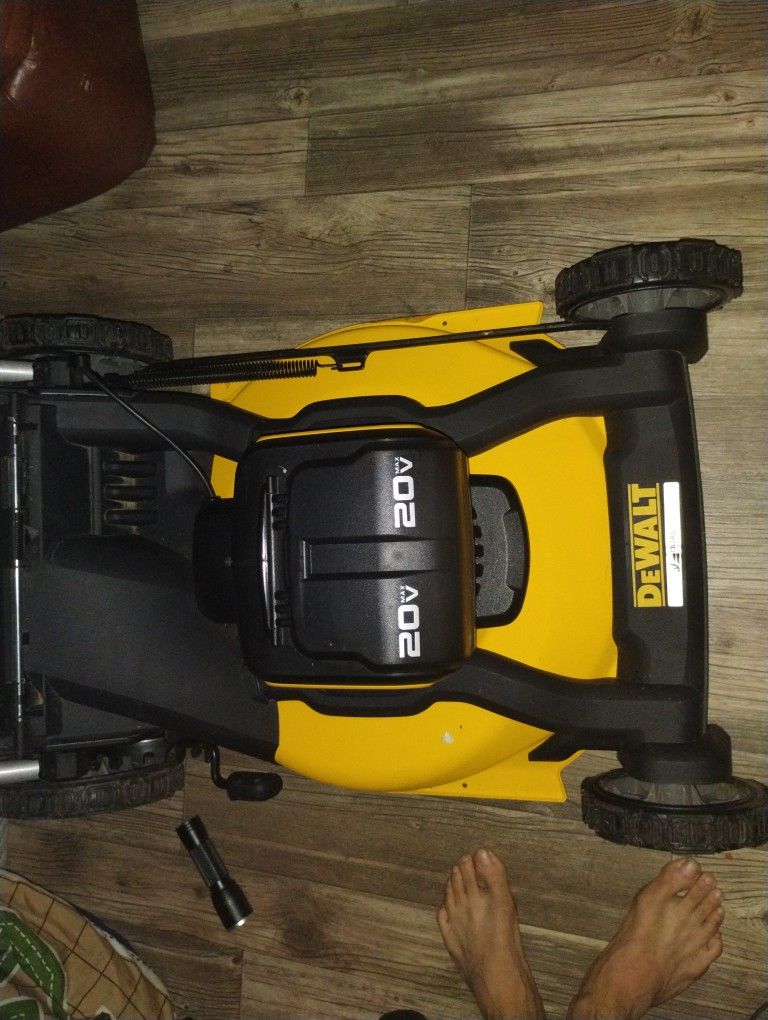 Dewalt 2X20V RWD Self-Propelled Mower