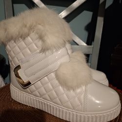 Women's White Fur Boots Size 9