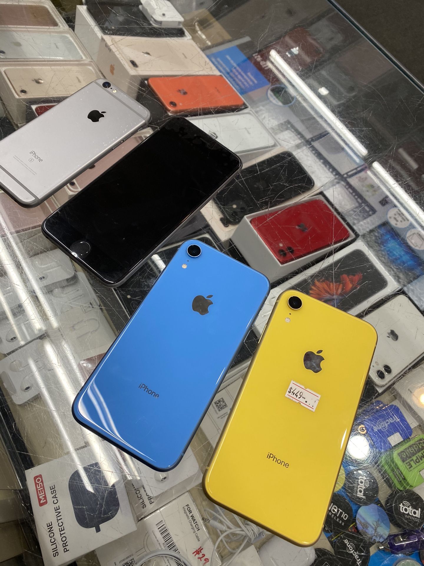 IPHONE 6S SIMPLE $99. 6s plus 32gb unlocked $199. Xr blue simple mobile $399. Xr yellow unlocked $449